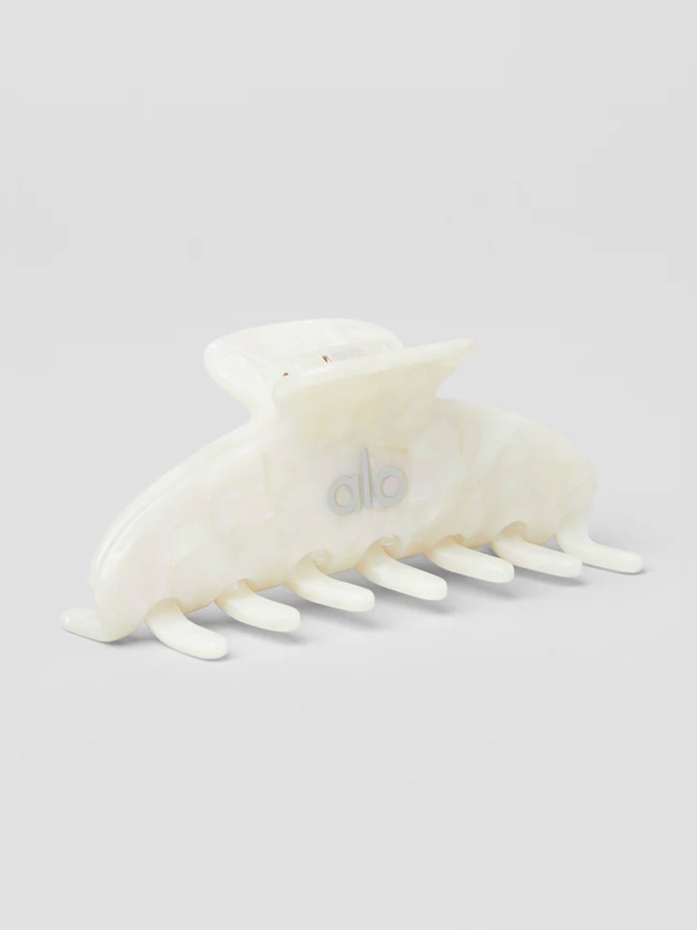🩶ALO YOGA WHITE PEARL CLAW CLIP - NWT🩶